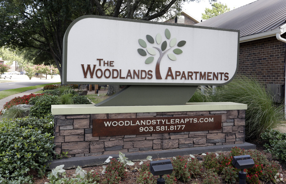 Building Photo - The Woodlands