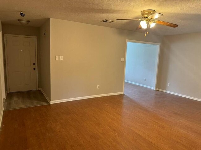 Building Photo - 7510 Londres Dr