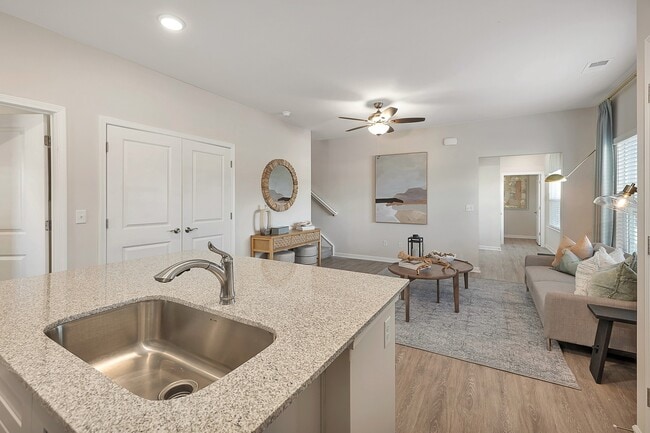 Building Photo - Covey Homes Fox Run
