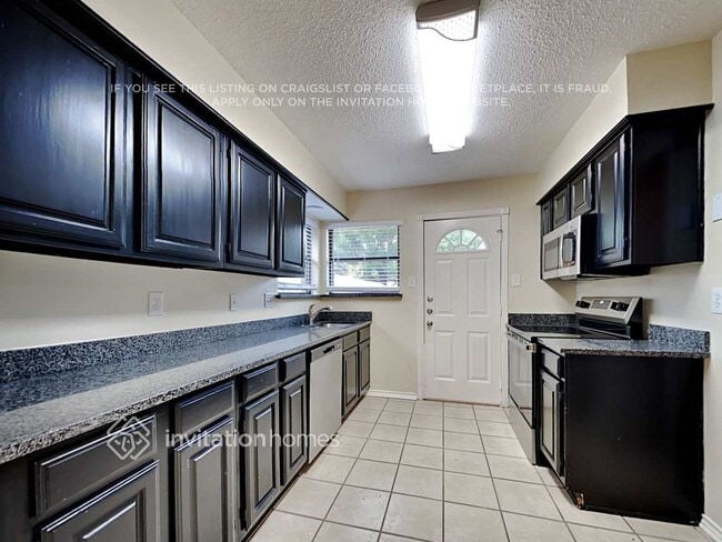 Building Photo - 2559 Sunscape Ln