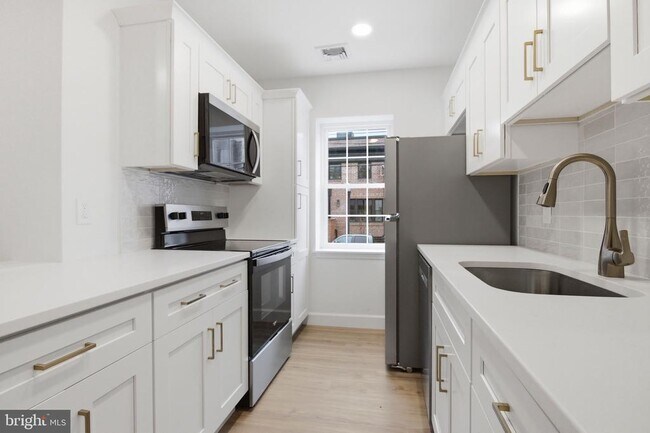 Building Photo - 100 W Front St