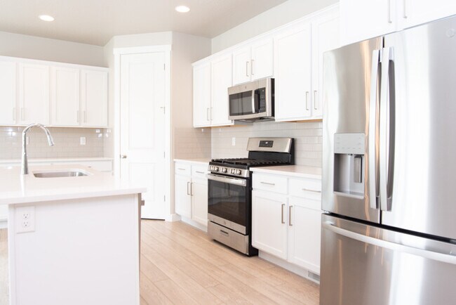 Building Photo - Modern Farmhouse Rambler – 7 Bed, 4 Bath –...