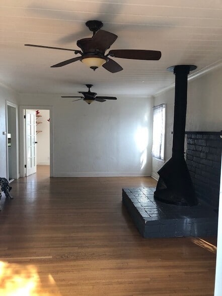 Building Photo - 2598 Adelbert Ave