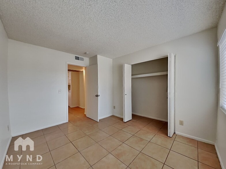 Building Photo - 2828 E Tierra Buena Ln