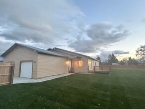 Building Photo - Beautiful 3 bed, 2 bath Hamilton home