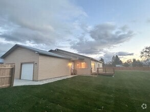Building Photo - Beautiful 3 bed, 2 bath Hamilton home