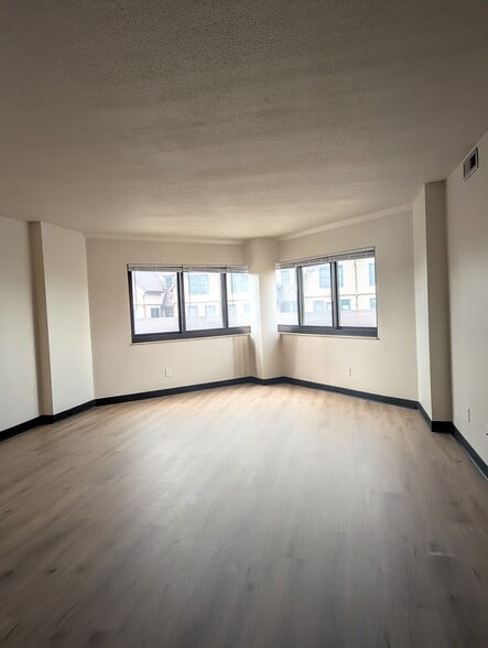 Primary Photo - 1633 N Prospect Ave