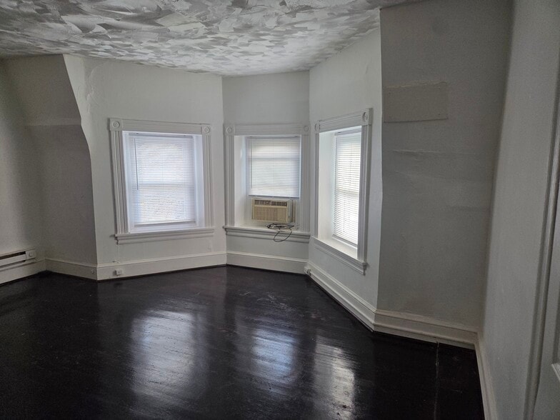 Building Photo - 226 Clymer St