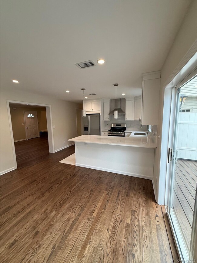 Building Photo - 114 Sterling Ave