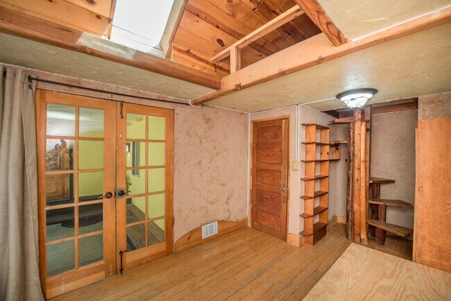 Building Photo - Bring Your Crew. Take the Whole Compound