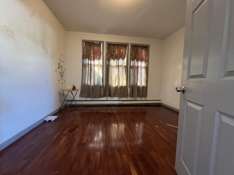 Building Photo - 16 E Bidwell Ave