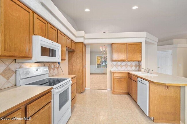 Building Photo - Coeur d' Alene Place!