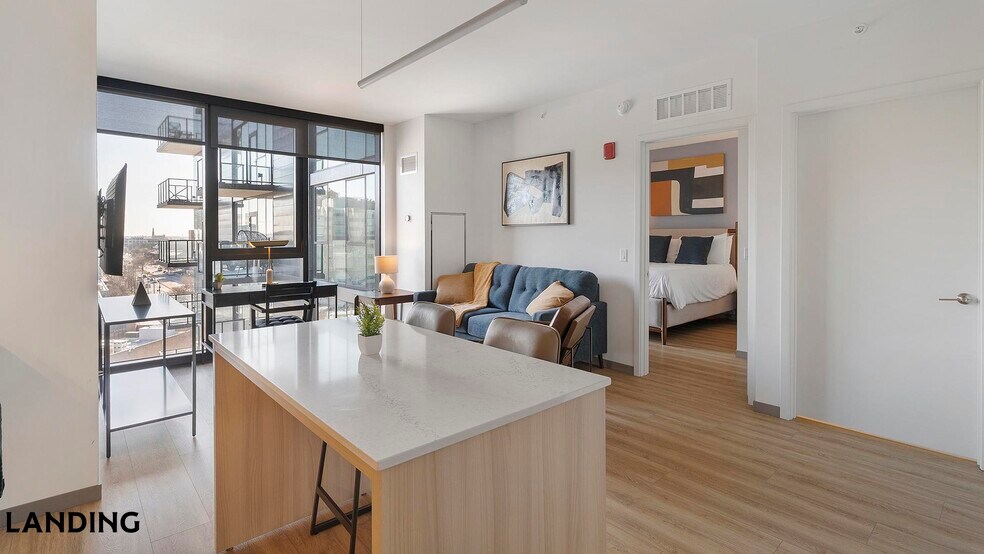 Building Photo - 513 S Damen Ave