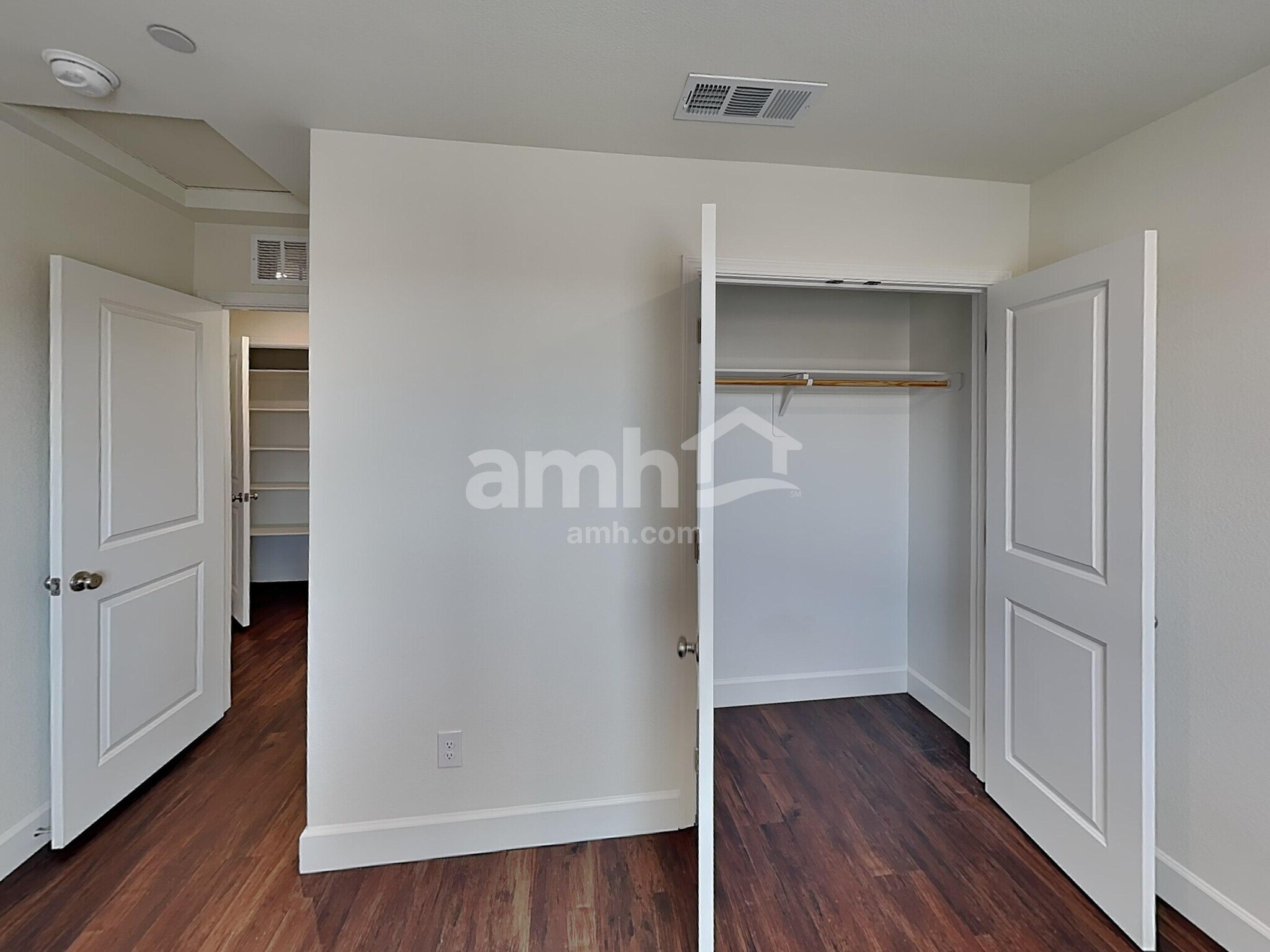 Building Photo - 126 Charmante Tulip Lane