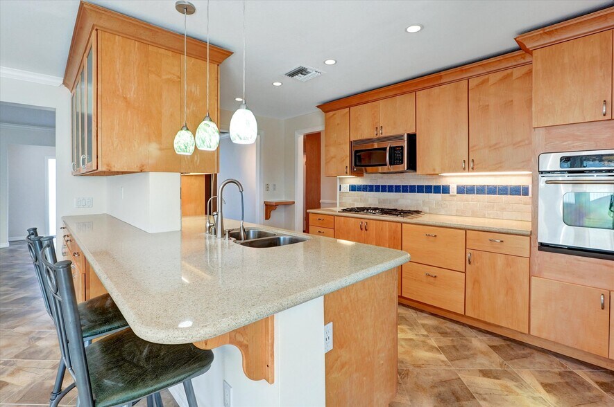 Building Photo - 17068 Celtic St