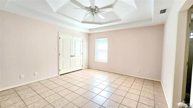 Building Photo - 621 S Pebble Creek