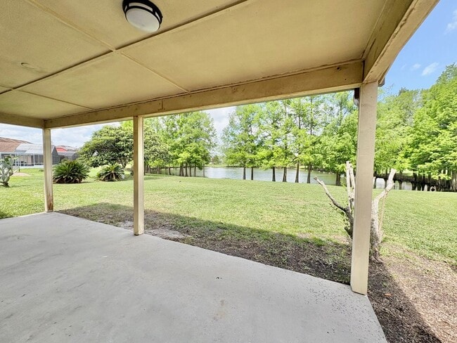 Building Photo - Beautiful 4BR/2.5BA Water View Home - Deer Hollow in the Deerfield Community!
