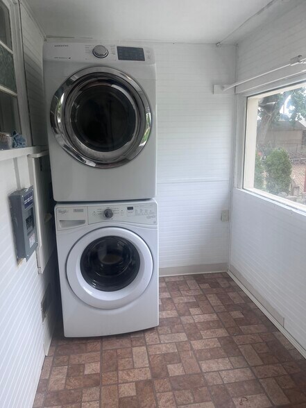 Building Photo - 29 E 2nd Ave