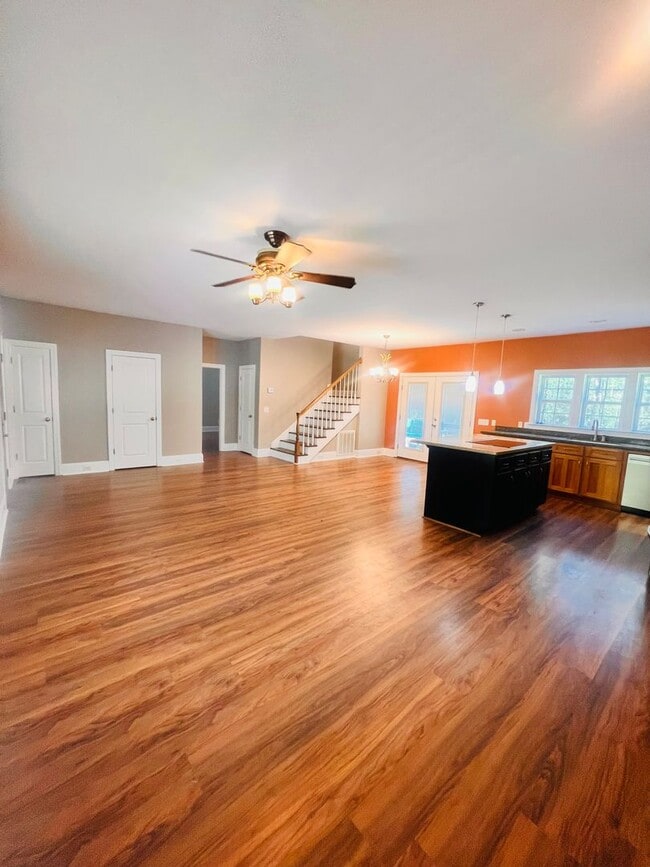 Building Photo - Tucked Away 3 Bedroom Gem on Private Road ...