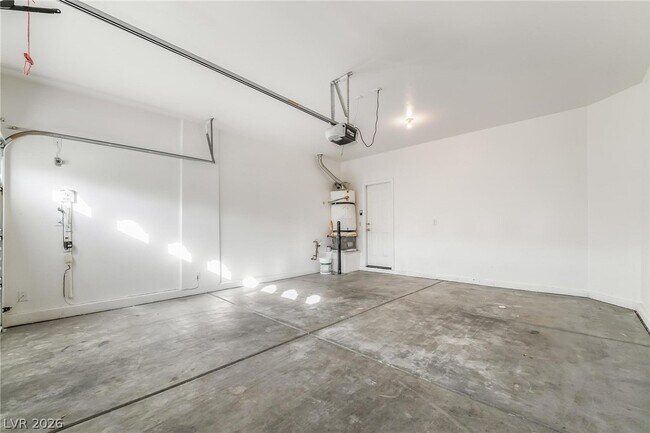 Building Photo - 5986 Azzura Palms Ave
