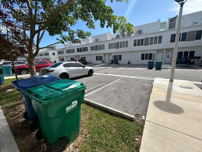 Building Photo - 25814 SW 144th Ct