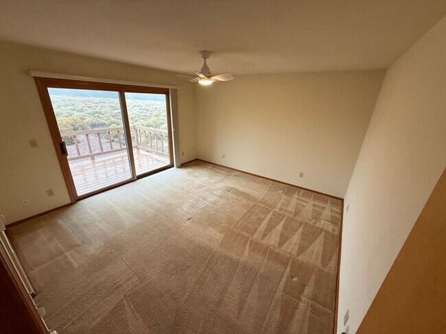 Building Photo - County Setting in NW Bend - 3 Bedroom / 2 Bathroom