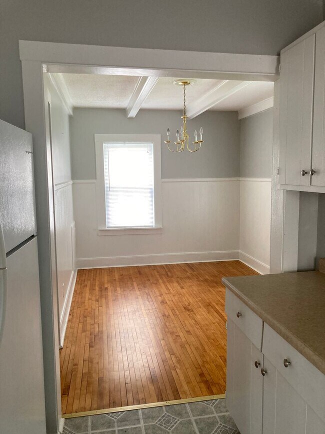 Building Photo - Rental Amount REDUCED!