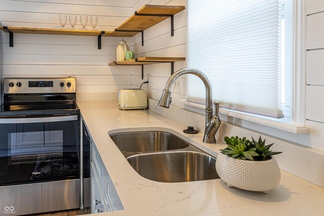 Building Photo - 388 W Pearl St