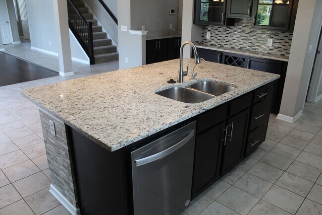 Building Photo - Absolutely Gorgeous 5 BR Estate Home in Br...