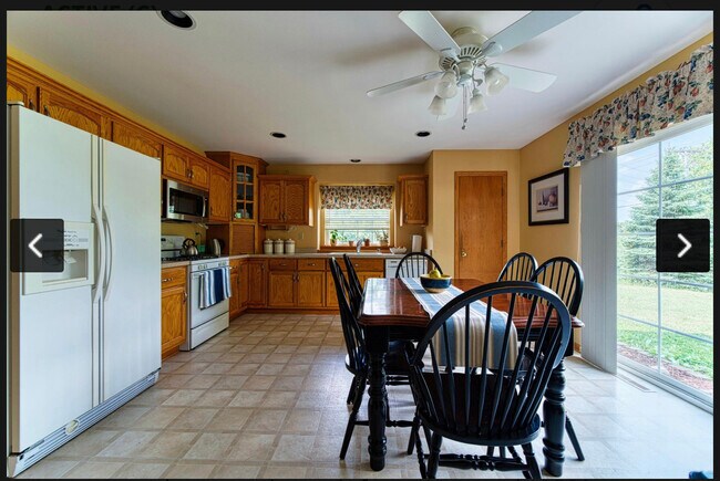 Building Photo - 1300 E Buckwood Dr