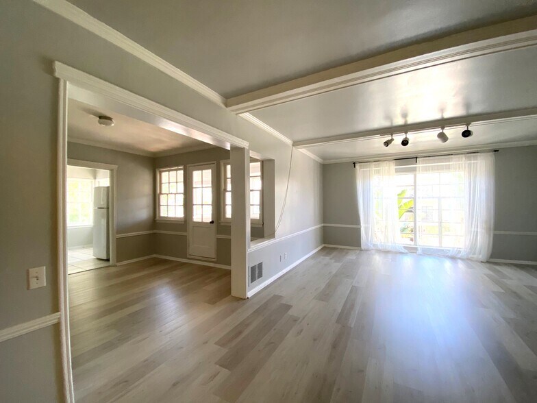 Building Photo - 10682 Kinnard Ave