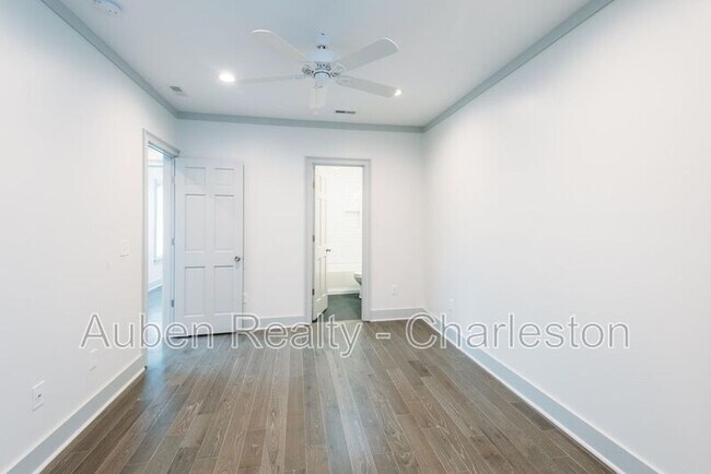 Building Photo - 10 Orrs Ct