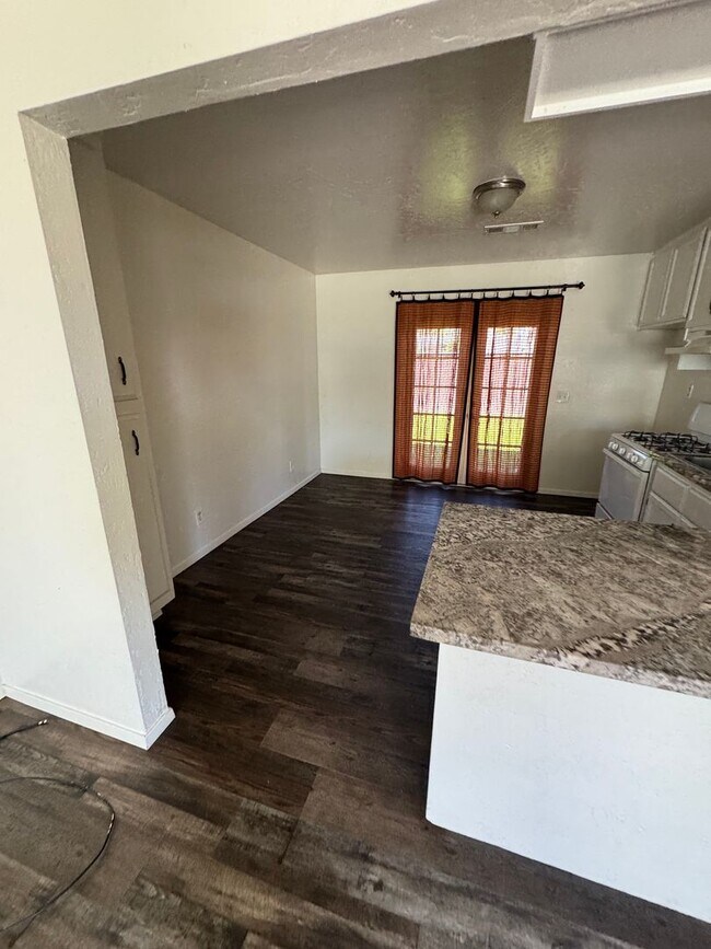 Building Photo - Bridge