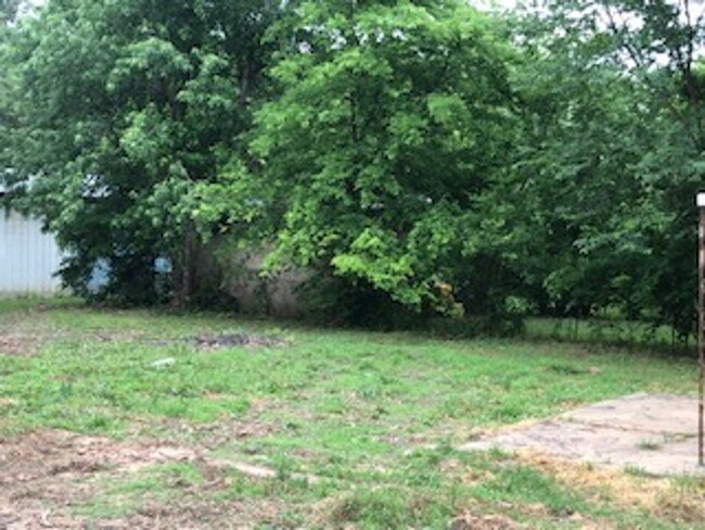 Building Photo - 3 bed 1 bath home