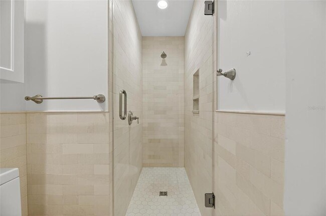 Building Photo - 3003 W Harbor View Ave