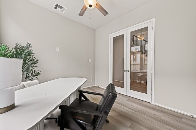 Building Photo - 2406 Pear Blossom Ln
