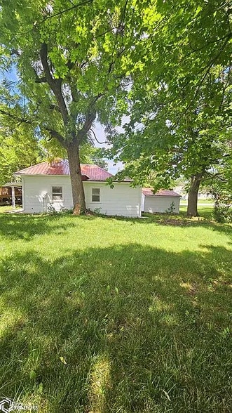 Building Photo - 107 E Vest St