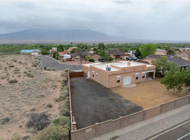 Building Photo - 2436 Manzano Loop NE