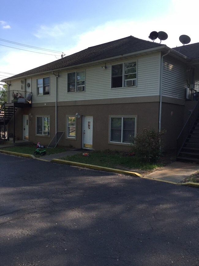 Building Photo - 441 Manville Rd