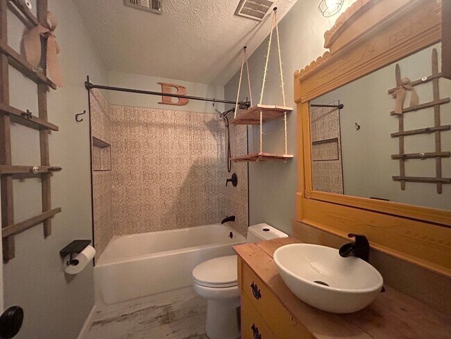 Building Photo - 102 Shawville Ln