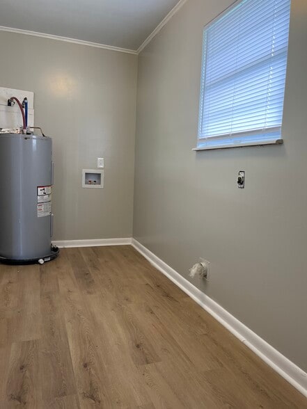 Laundry Room - 1031 W Vann Rd