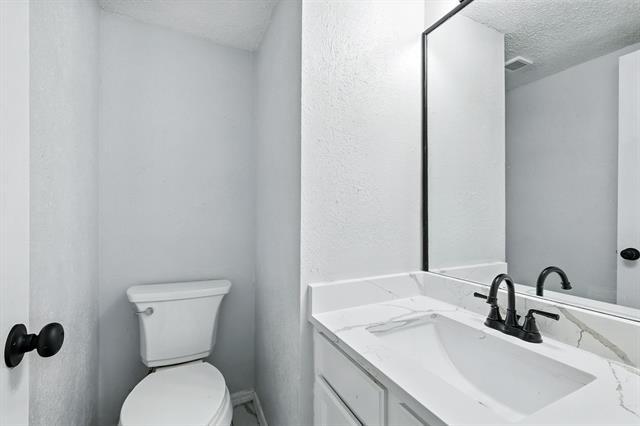 Building Photo - 712 Greenleaf Dr