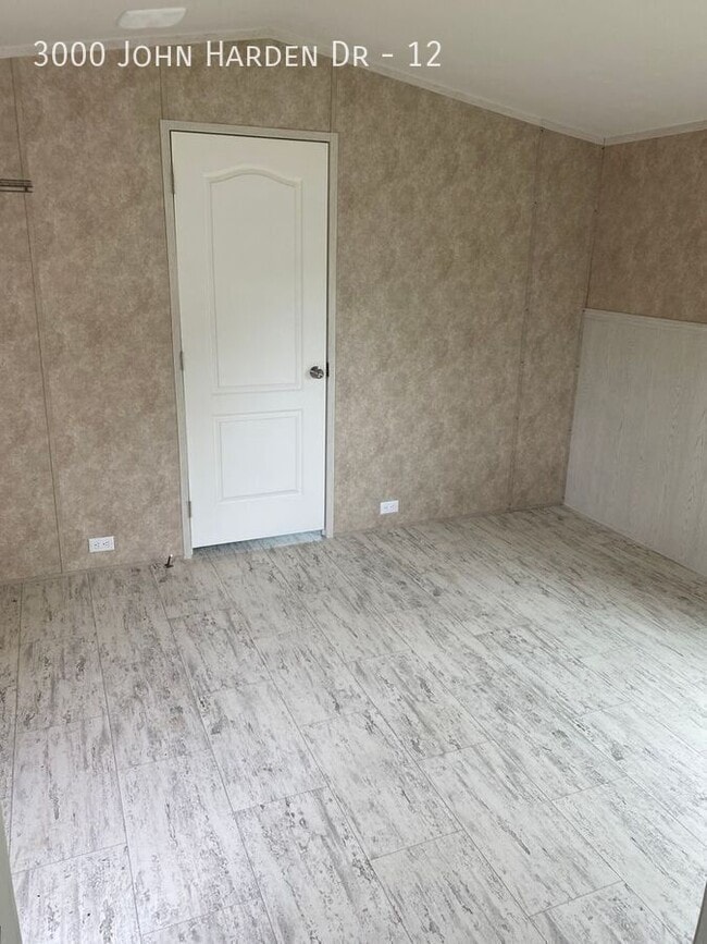 Building Photo - 3000 John Harden Dr