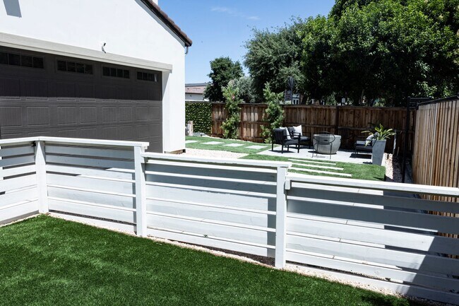 Building Photo - 3 bedroom | 2.5 bathroom | Crocker Village Single Family Home