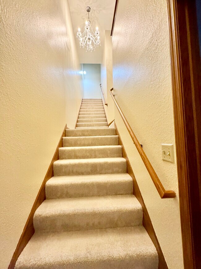 Building Photo - 367 Kristin Ct E