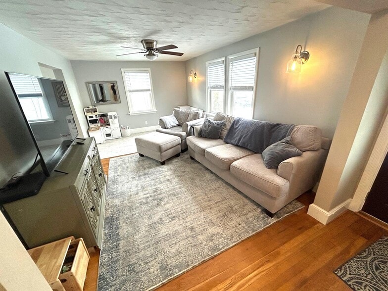 Building Photo - 7 Maynard St