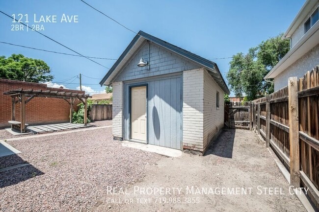 Building Photo - 121 Lake Ave