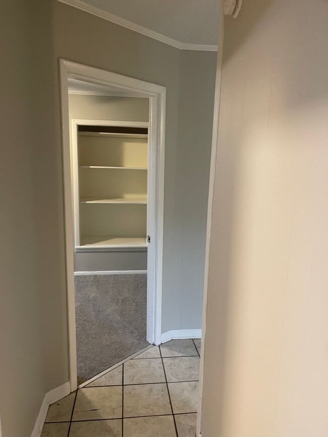 Building Photo - Near Hulburt AFB  2 Bedroom-1 Bath Home in...