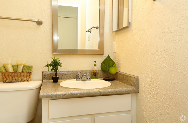 1BR-1BA Bathroom - Willow Oaks