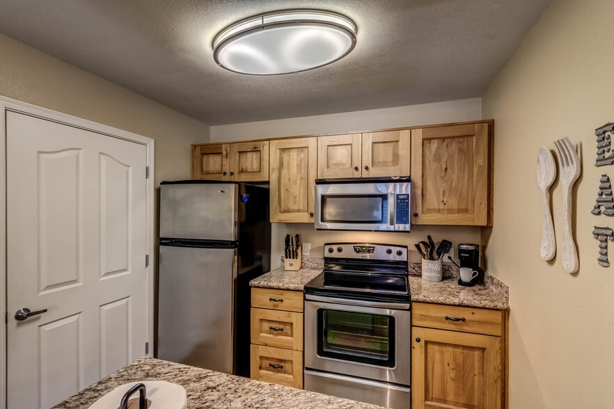 Kitchen and pantry room - 5751 N Kolb Rd